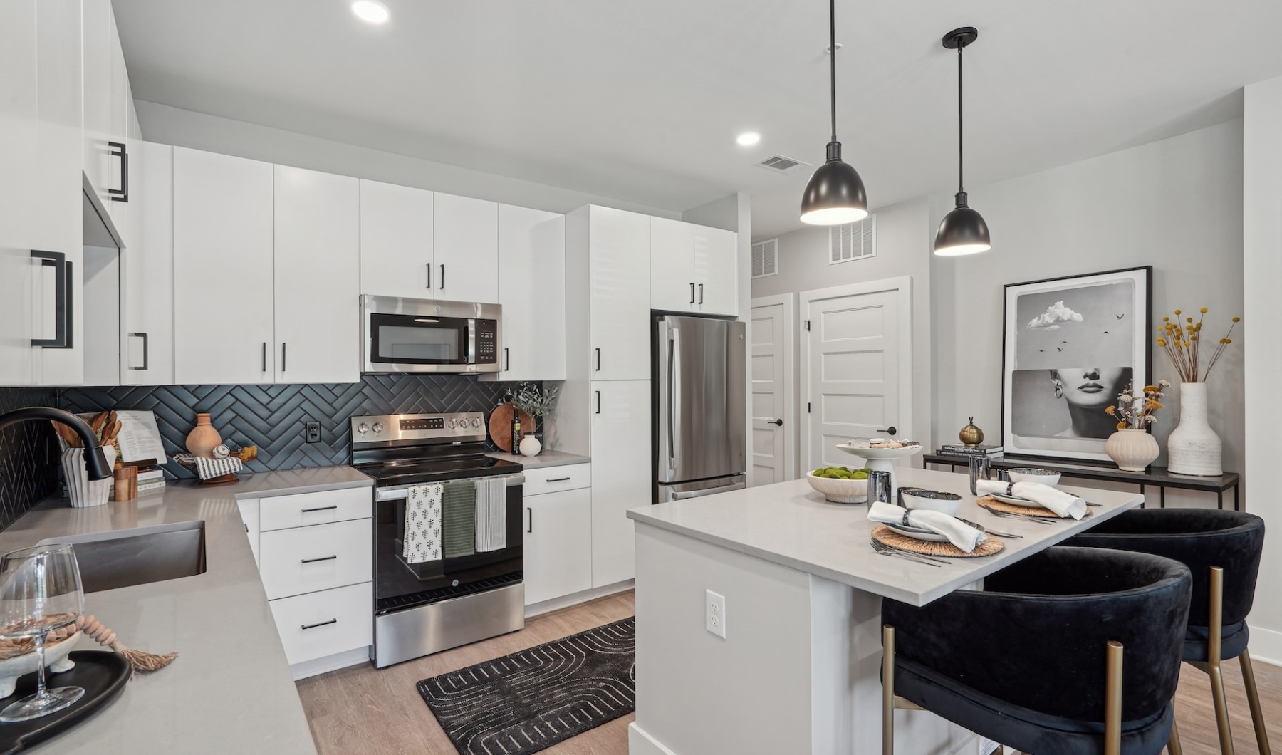 Kitchen and dining in a 900 Willow apartment home